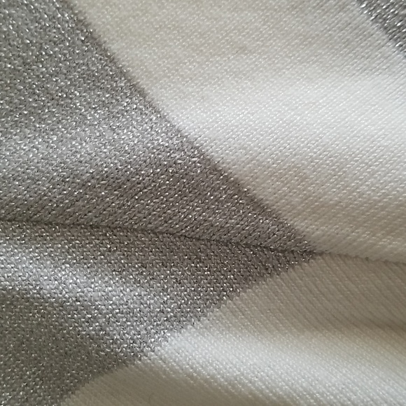 New white and silver Guess Jeans top. Stretch material, go with white Jeans. - Picture 5 of 5